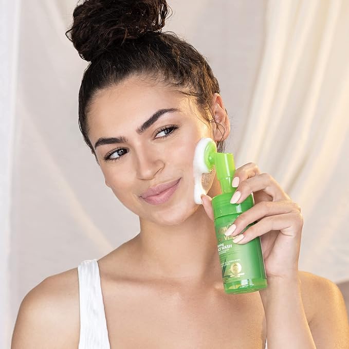 WOW Skin Science Aloe Vera Exfoliating Face Wash w/Soft Brush, Foaming Facial Cleanser For All Skin Types, Acne Face Wash for Women, Facial Skin Care Products, Men's Face Wash Facial Scrub (100ml)