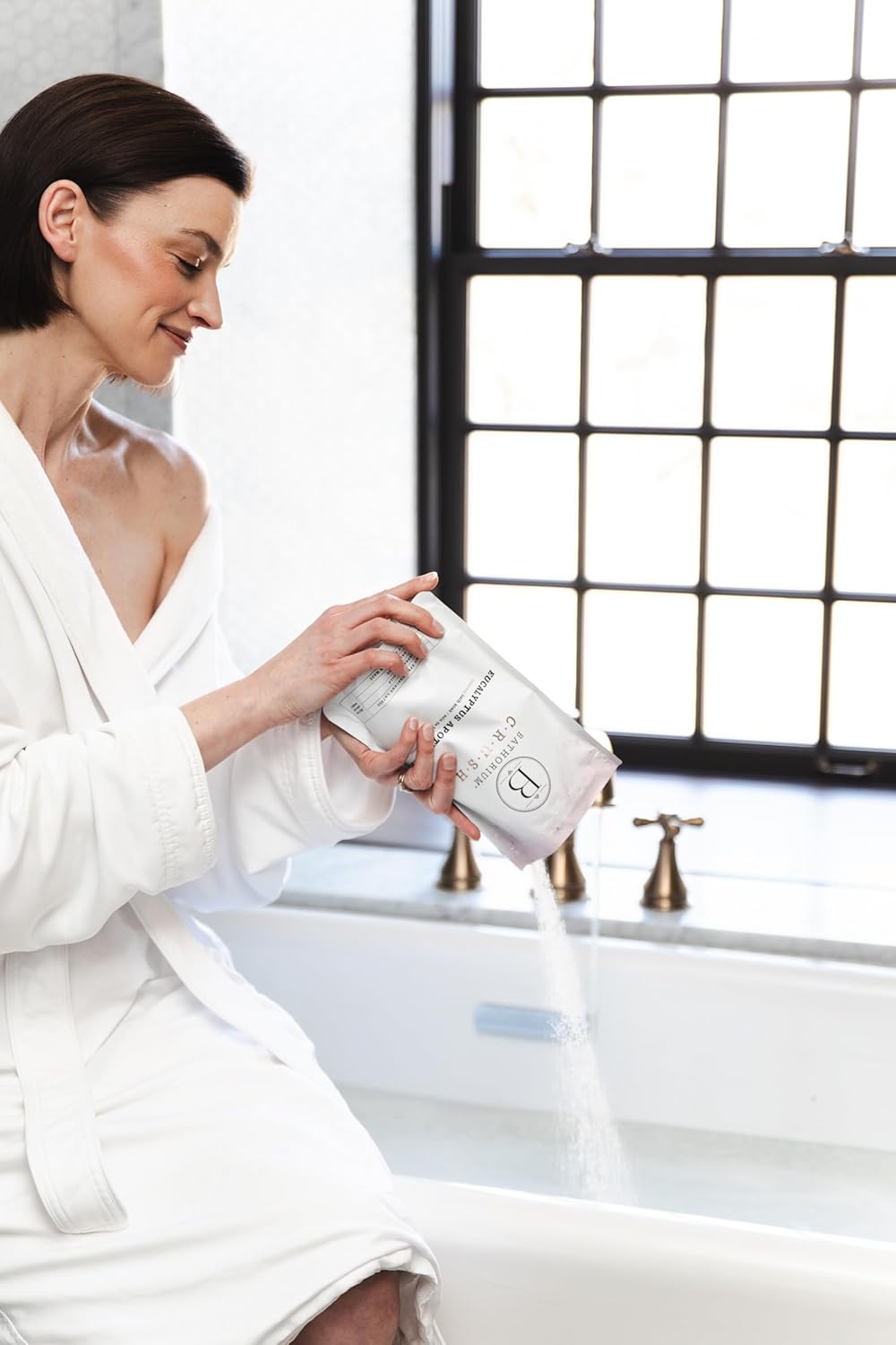 Bathorium Eucalyptus Apothecary Crush, Muscle Recovery Bath Soak, Eucalyptus & Tea Tree Oils, Post-Workout, Sinus Relief, pH-Balanced, 5+ Baths, 21 oz